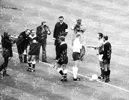 Inglaterra 1966 - Reporteros en la cancha